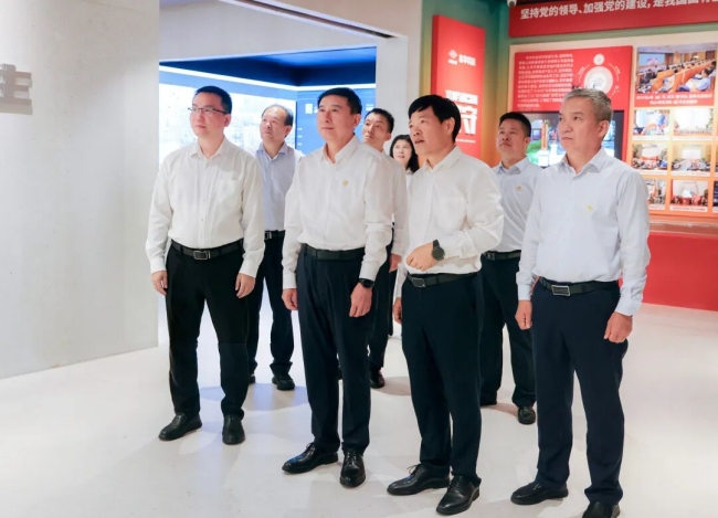 中国化学工程东华公司座谈互换.jpg